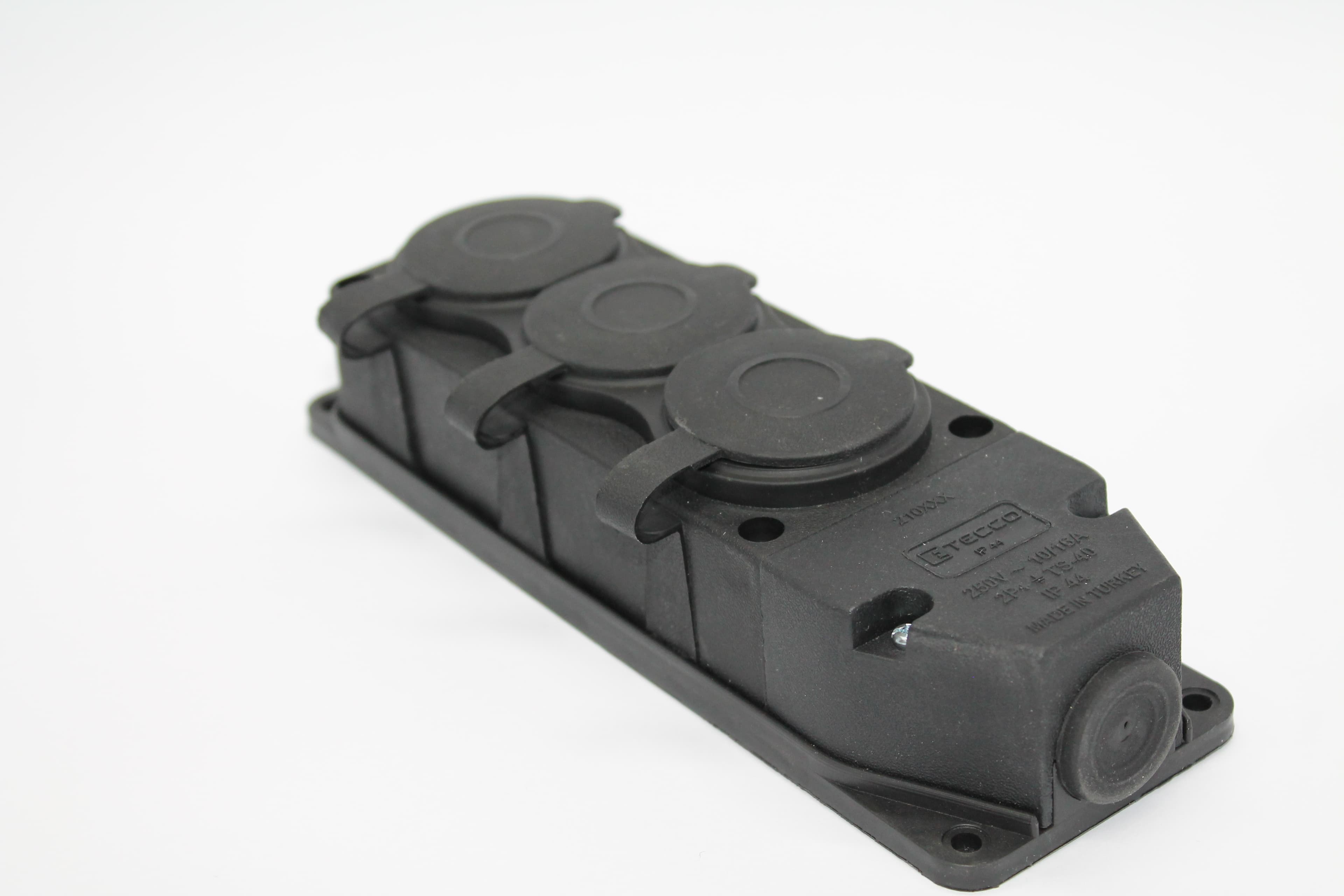 Rubber Grounded 3 Gang Socket